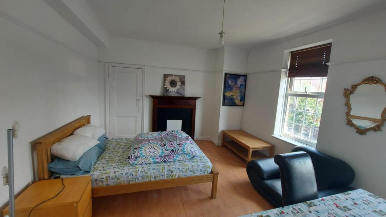 London Edgware Station Apartment Exterior foto